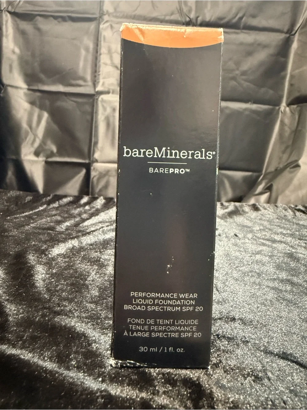 bareMinerals BAREPRO Performance Wear Liquid Foundation in nutmeg 24 SPF 20